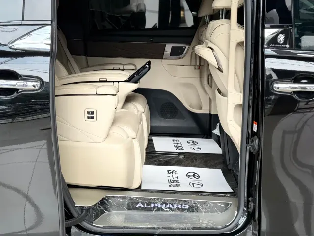 Toyota Alphard — Фото автомобиля 15