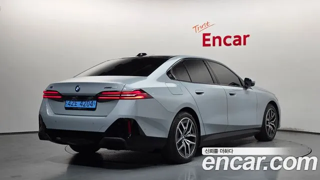 BMW i5 G60 — Фото автомобиля 2
