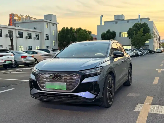 Фотография автомобиля — Audi Q4 e-tron