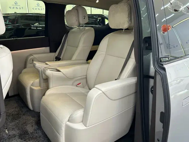 Li Auto MEGA — Фото автомобиля 19