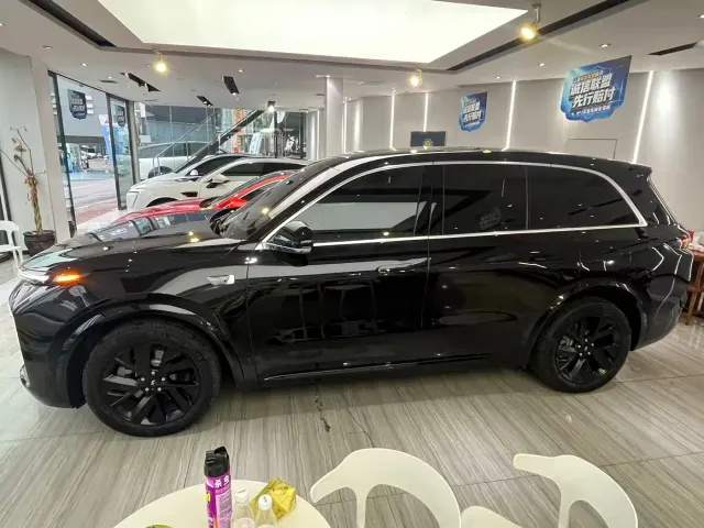 Li Auto L8 — Фото автомобиля 4