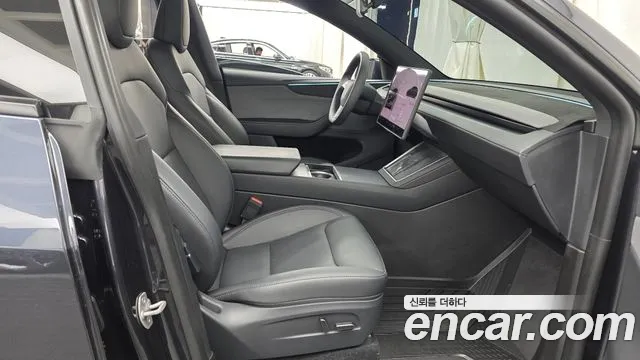 Tesla Model Y — Фото автомобиля 16