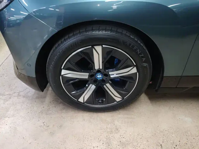 BMW iX — Фото автомобиля 22