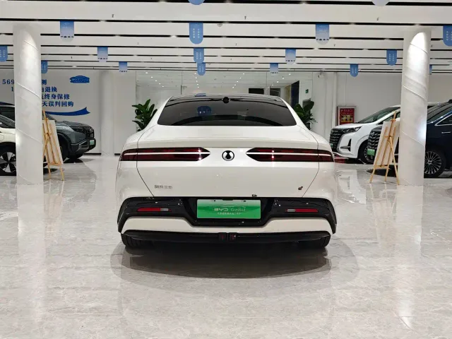 Denza Z9 — Фото автомобиля 15