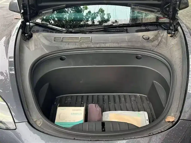 Tesla Model 3 — Фото автомобиля 3