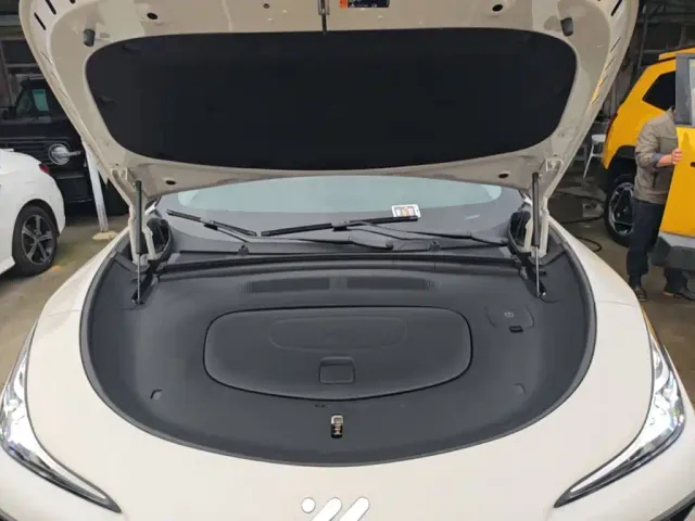 IM Motors LS6 — Фото автомобиля 19