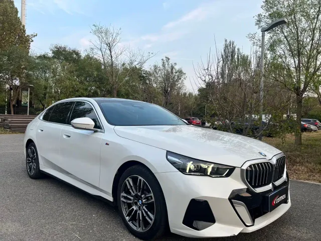 BMW 5 Series — Фото автомобиля 3