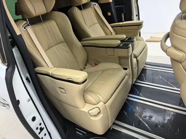 Toyota Vellfire — Фото автомобиля 17