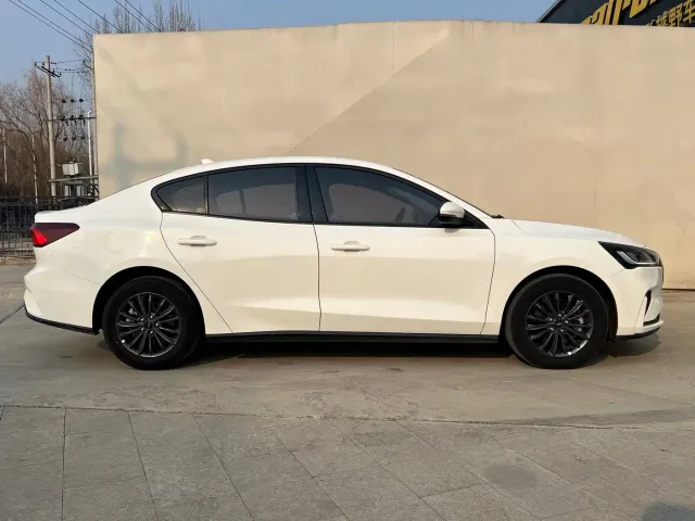 Ford Focus — Фото автомобиля 3