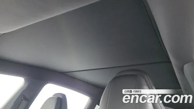 Tesla Model Y — Фото автомобиля 23