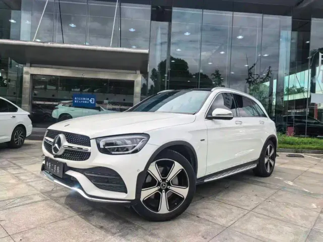 Фотография автомобиля — Mercedes-Benz GLC-Class