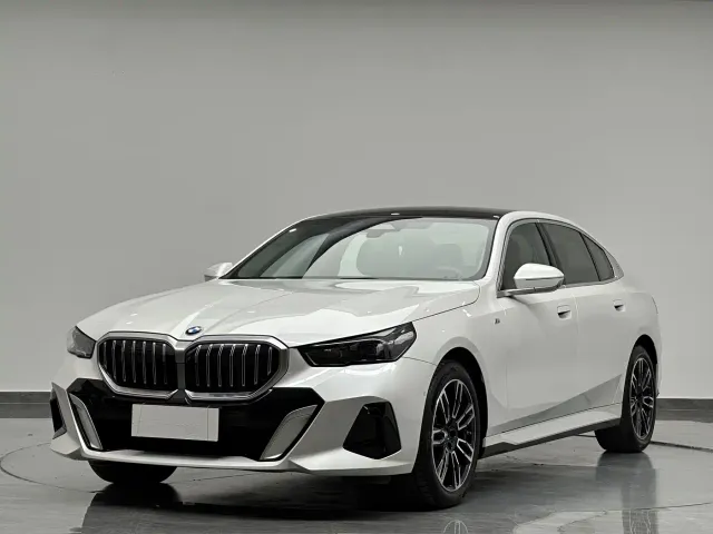 Фотография автомобиля — BMW 5 Series