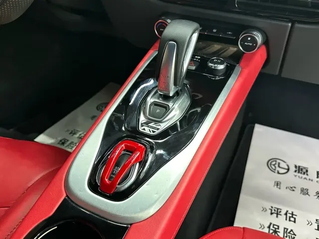 Lotus Emira — Фото автомобиля 13