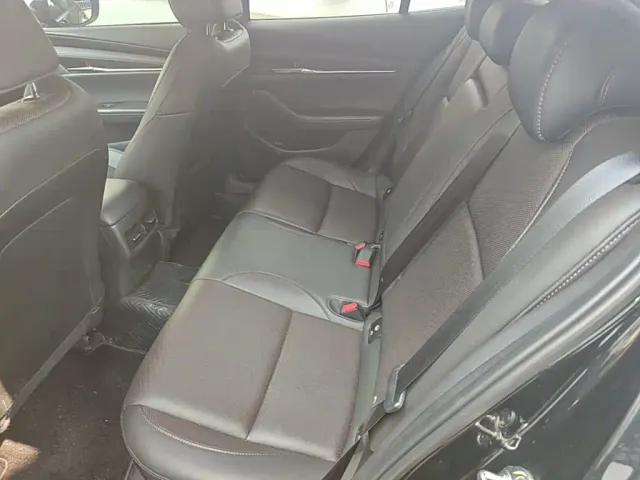 Mazda Axela — Фото автомобиля 16