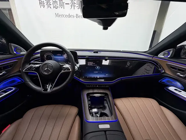 Mercedes-Benz E-Class — Фото автомобиля 14