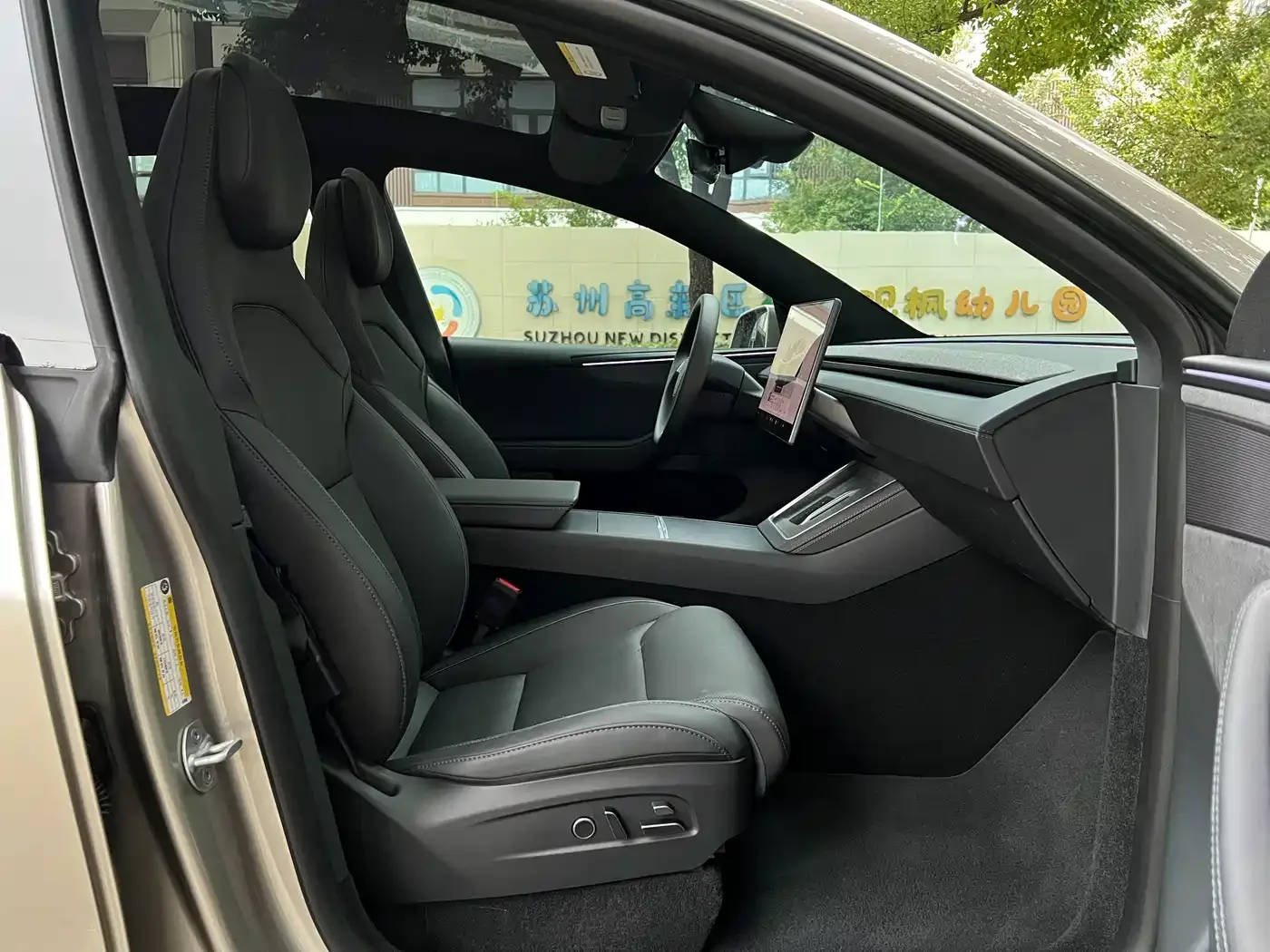Tesla Model Y L 2025 Facelift Long Range AWD — Фото автомобиля 6