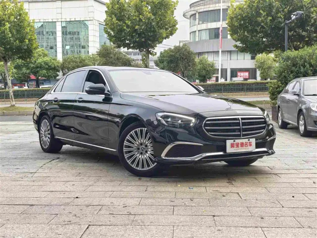 Mercedes-Benz E-Class — Фото автомобиля 3