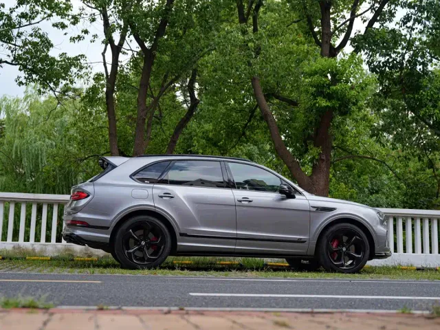 Bentley Bentayga — Фото автомобиля 7