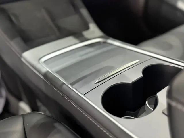 Tesla Model 3 — Фото автомобиля 13