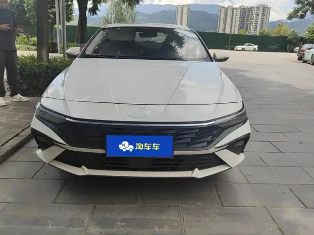 Hyundai Elantra — Фото автомобиля 2