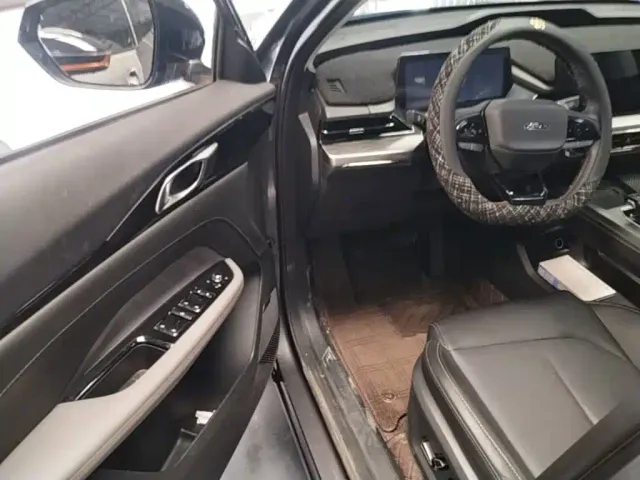 Changan Z6 — Фото автомобиля 15
