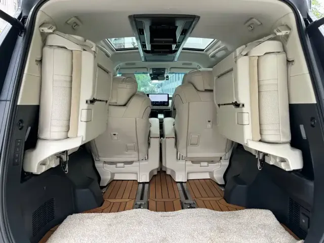 Lexus LM — Фото автомобиля 29