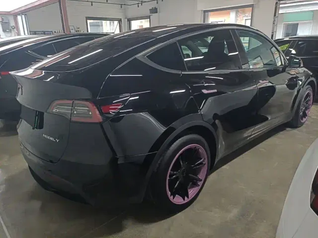 Tesla Model Y — Фото автомобиля 5