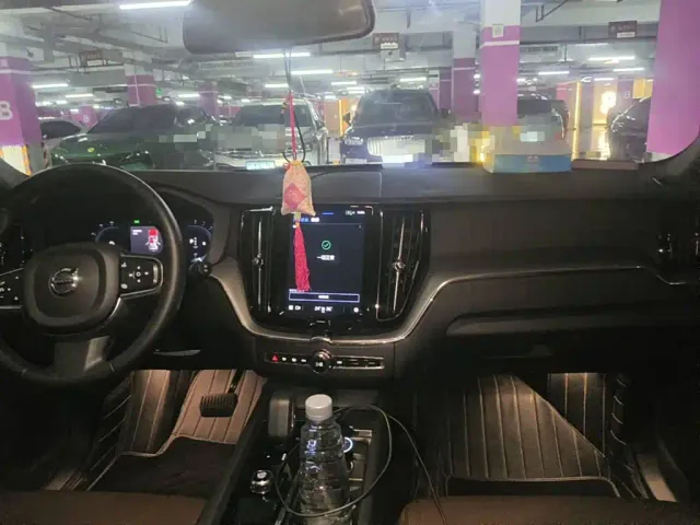 Volvo XC60 — Фото автомобиля 11