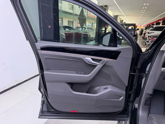 Volkswagen Touareg — Фото автомобиля 14