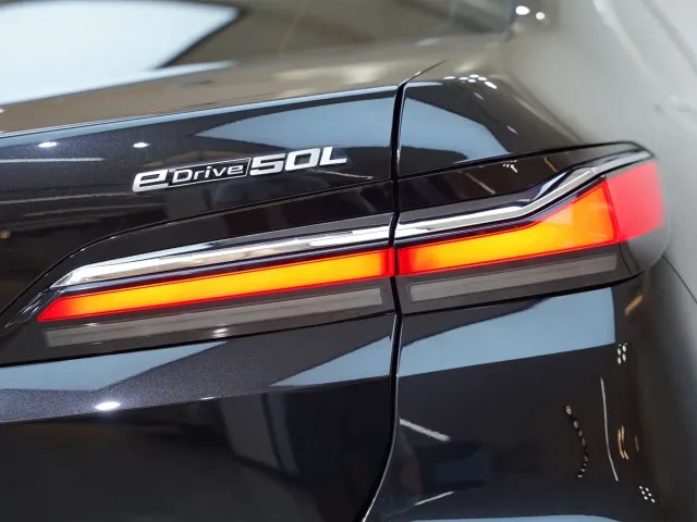 BMW BMW i7 2023 eDrive50L Leading M Sport Package — Фото автомобиля 8