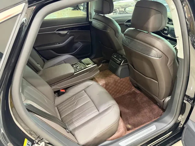 Audi A8 — Фото автомобиля 6