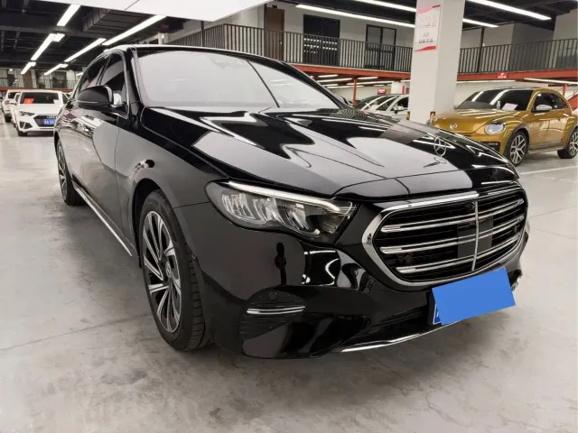 Mercedes-Benz E-Class — Фото автомобиля 3