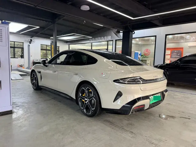 Xiaomi SU7 — Фото автомобиля 4
