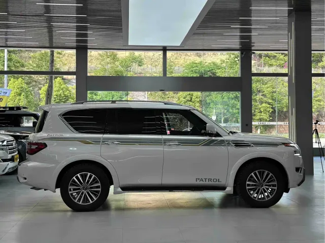 Nissan Patrol — Фото автомобиля 6