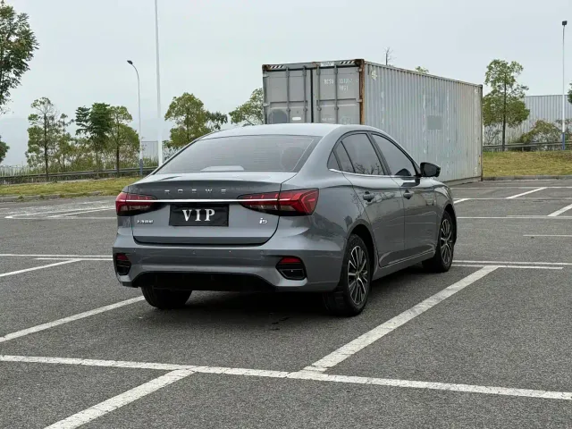 Roewe i5 — Фото автомобиля 11
