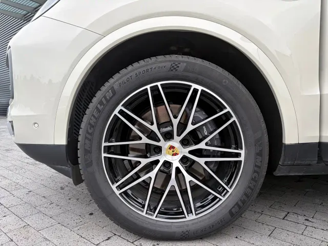 Porsche Cayenne — Фото автомобиля 16