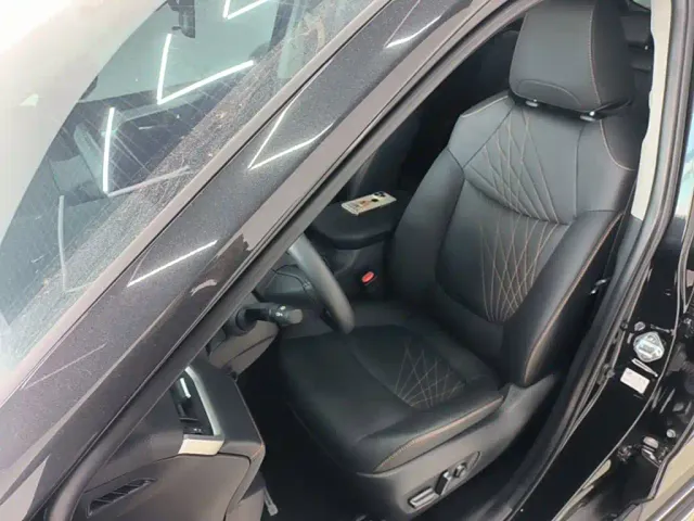 Toyota RAV4 — Фото автомобиля 14