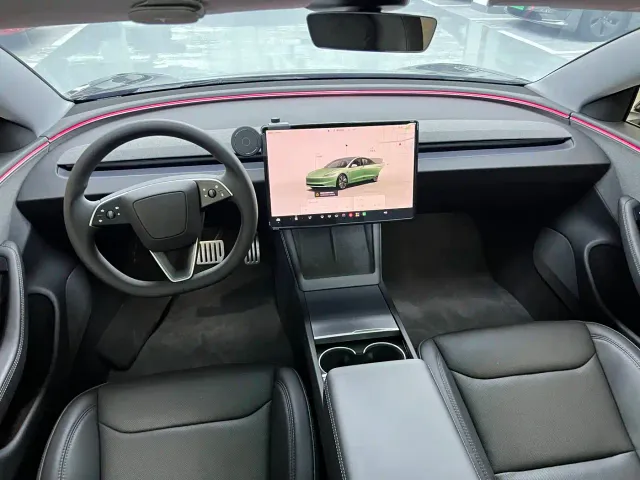 Tesla Model 3 — Фото автомобиля 11