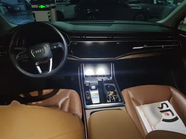Audi Q7 — Фото автомобиля 5