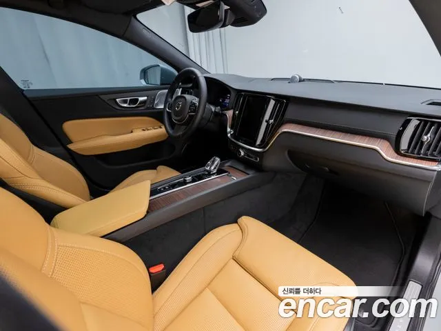 Volvo V60 Cross Country 2nd Gen — Фото автомобиля 13