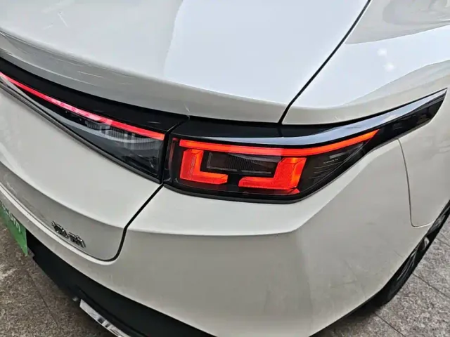 Changan Eado — Фото автомобиля 7
