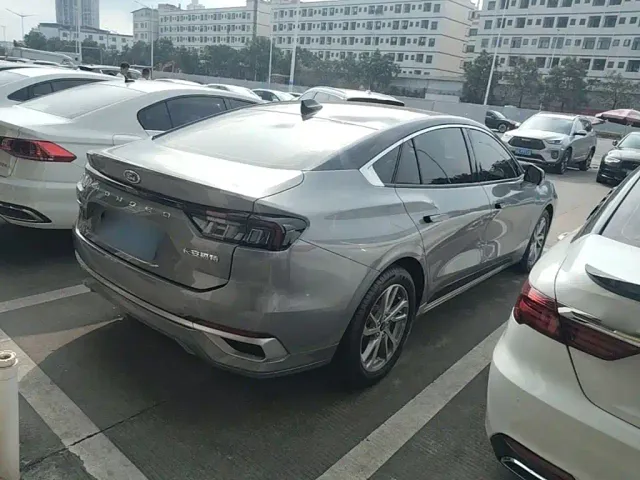 Ford Mondeo — Фото автомобиля 6