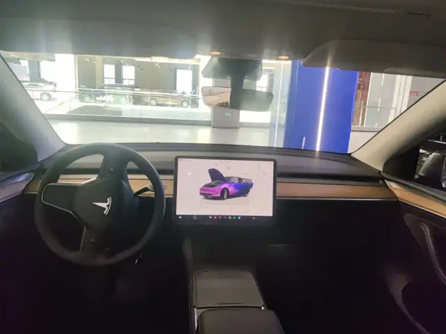 Tesla Model Y — Фото автомобиля 5