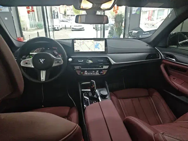 BMW 5 Series — Фото автомобиля 9