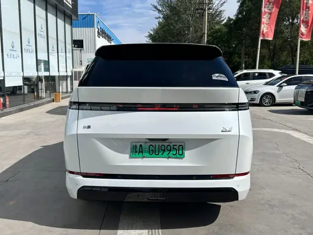 Xpeng X9 — Фото автомобиля 4
