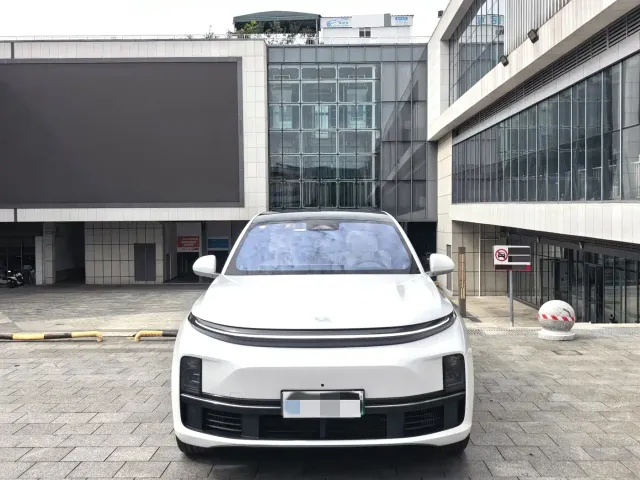 Li Auto L7 — Фото автомобиля 2