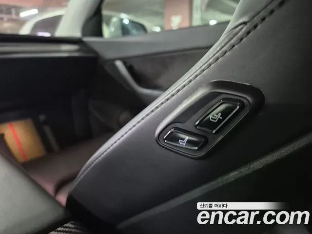 Tesla Model Y — Фото автомобиля 16