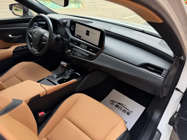 Lexus ES — Фото автомобиля 18
