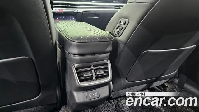 Hyundai Grandeur Grandeur (GN7) 2.5 Бензин 2WD — Фото автомобиля 27