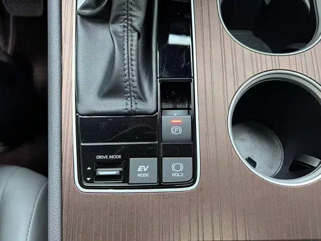 Toyota Granvia — Фото автомобиля 10